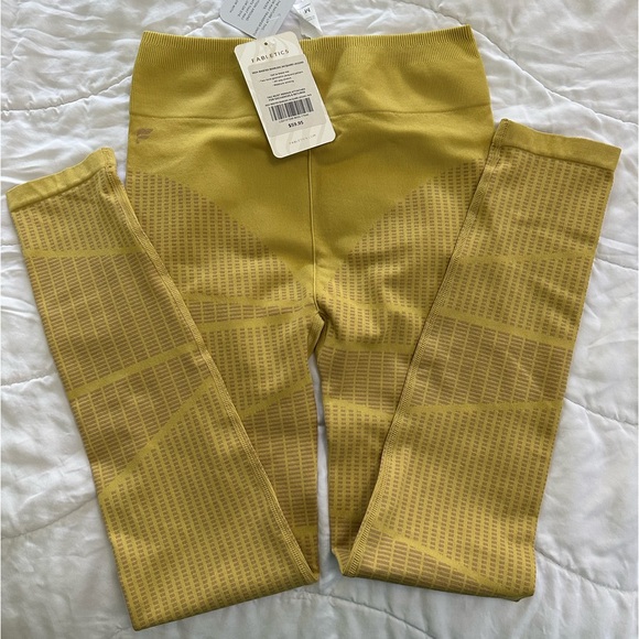 NWT: Fabletics High Waisted Seamless Jaquard Yellow Leggings M - Picture 1 of 3
